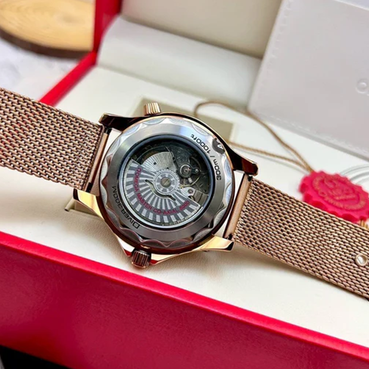 Omega-Seamaster “007 edition” Red & Gold